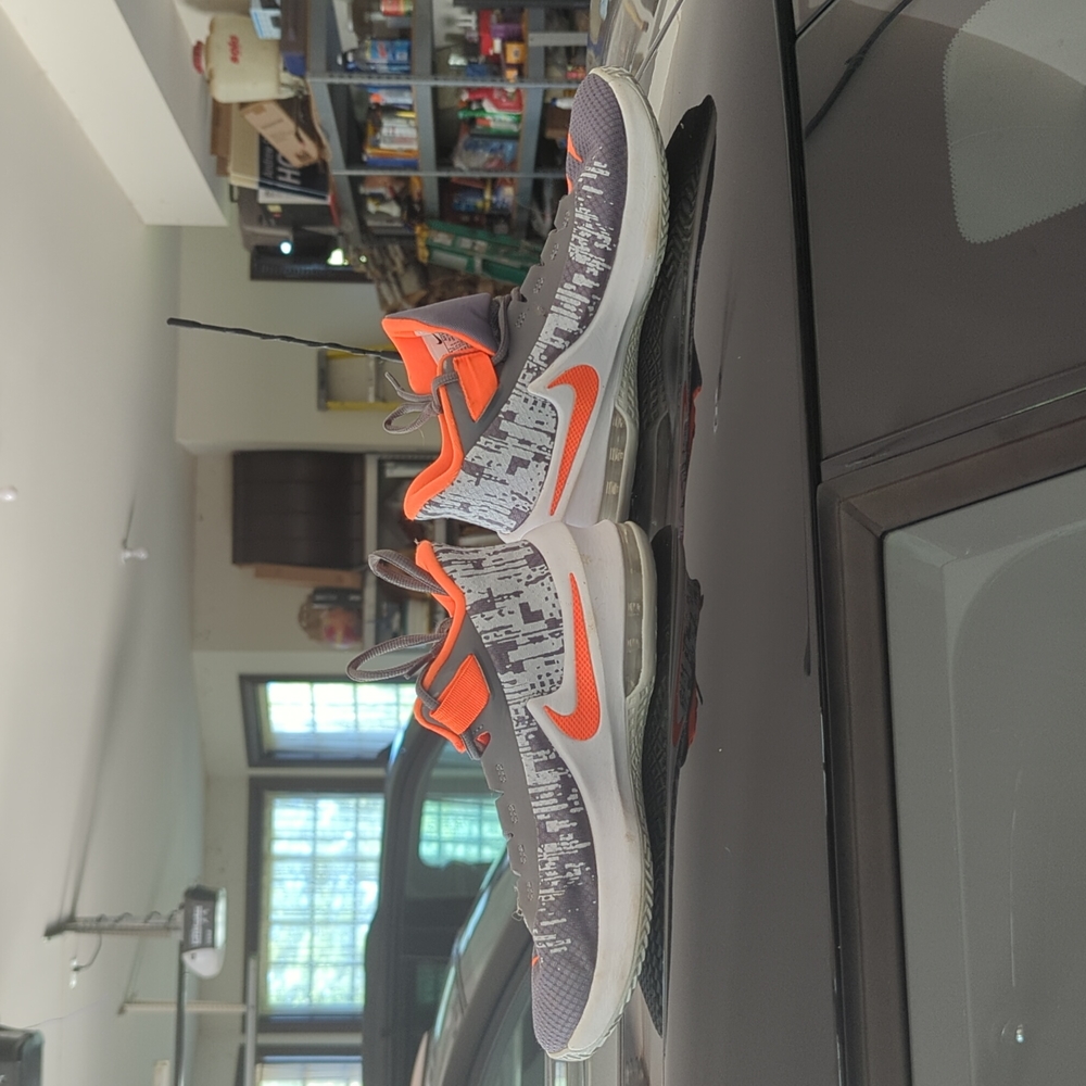 Girls Nike 5Y Athletic Shoes